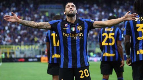 Inter startet mit weißer Weste: Calhanoglu schießt Titelverteidiger zum Sieg gegen Cagliari