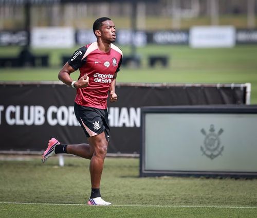 Corinthians e Nottingham Forest: negociação por André segue após janela