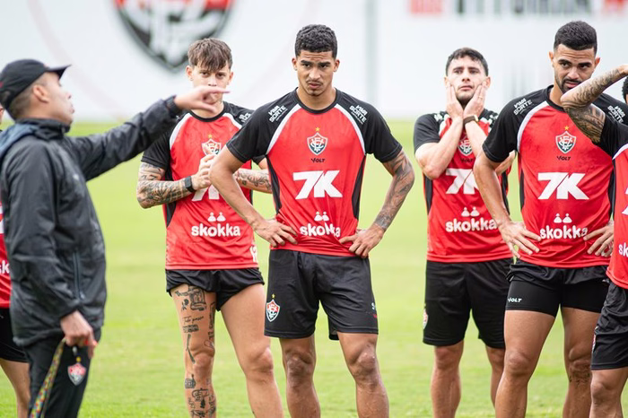 Jair Ventura defende trabalho no Vitória em meio à lanterna do returno