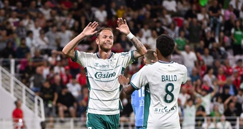 Bousculée, l’ASSE s’impose à Dijon et poursuit son sans-faute en tête de la Ligue 2