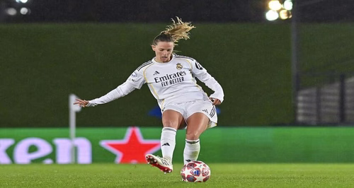 Foot féminin : la Française Sandie Toletti inscrit un but complètement fou dans le derby madrilène