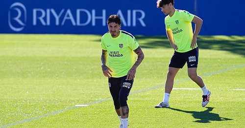 El Deportivo se entromete por Giménez, quien prefiere esperar al Sevilla FC