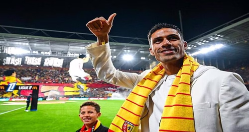 Une plaine de la Gaillette au nom de Raphaël Varane : le bel hommage du RC Lens à son ancien défenseur