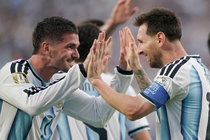 Rodrigo De Paul sobre Messi: “El más grande de toda la historia, gracias por hacernos tan pero tan felices, no te imaginás cuántas sonrisas sacaste”