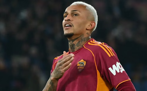 Com assistência de Wesley, Roma goleia Lecce e assume a liderança do Italiano