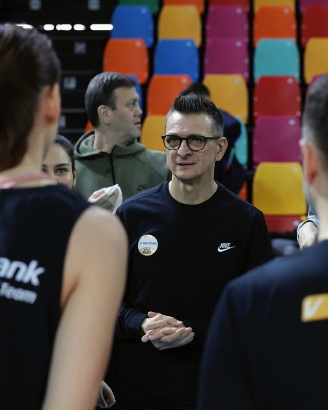 Técnico de vôlei vai à 5ª edição olímpica pelo 5º país diferente
