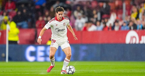 Manu Bueno se queda en el Sevilla con ficha del primer equipo