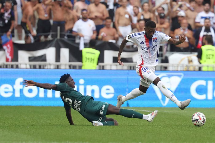 Mercato : Ainsley Maitland-Niles (OL) en route pour Everton