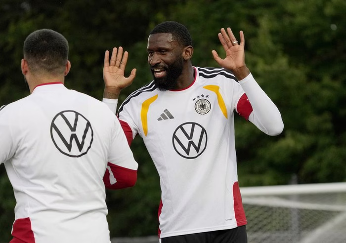 Rudiger anuncia aposentadoria da seleção da Alemanha: "Dar lugar à nova geração"