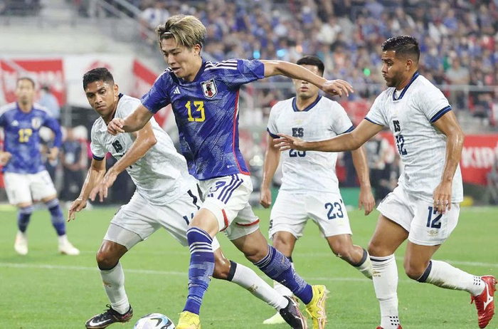 Mercato : pourquoi l'OL peut encore recruter Nakamura