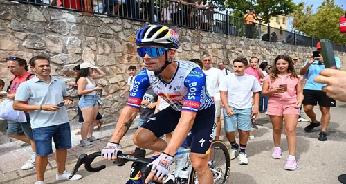 Vuelta 2026 : le surprenant favori désigné après l’abandon de Tadej Pogacar
