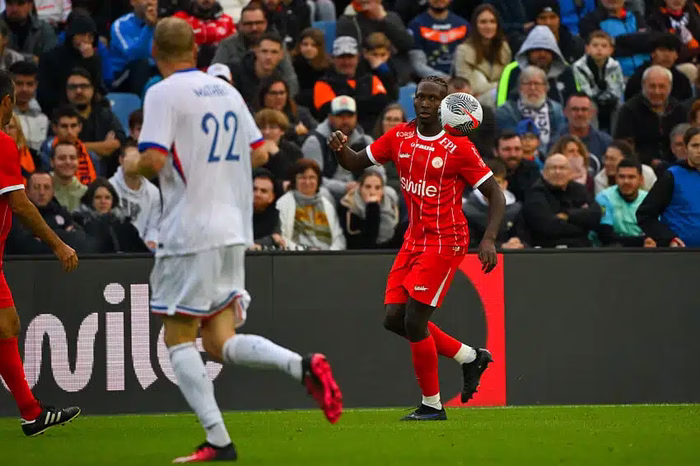 [Anciens] À 37 ans, Mapou Yanga-Mbiwa poursuit sa carrière en … Régional 2 !