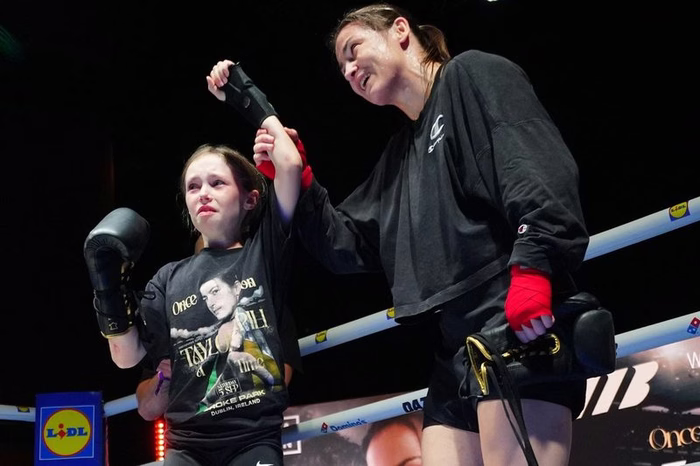 Katie Taylor shares special moment with 10-year-old fan ahead of farewell fight