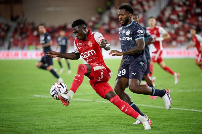 Lamine Camara: volante fica no Monaco após quase ir para o Chelsea