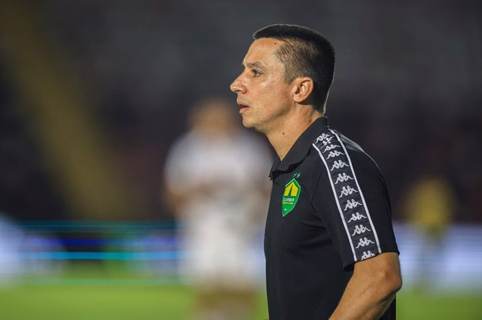 Eduardo Barros completa 100 jogos como técnico contra o Criciúma
