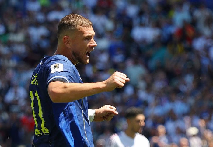 Dzeko anuncia aposentadoria da seleção da Bósnia e define despedida