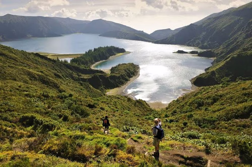 Roro viaja a las islas Azores junto a su novio y sorprende con una aventura entre cascadas: “Miedo a las alturas”