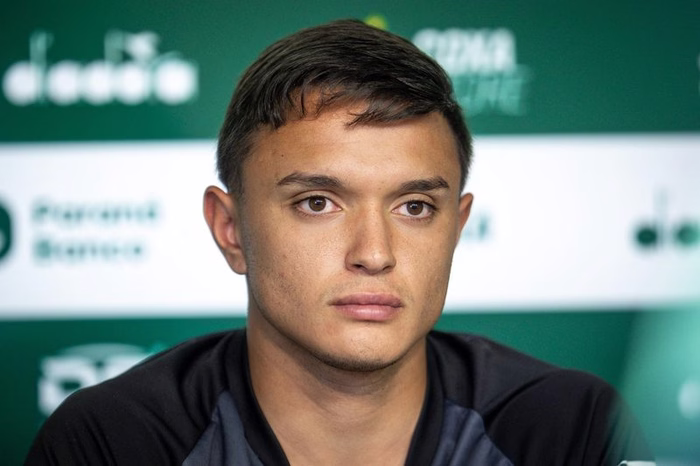 Vitor Tissi no Coritiba: família e experientes ajudam jovem na Série A