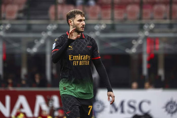 Il padre di Gimenez: “Al Milan giocava anche infortunato, ora deve ripartire”