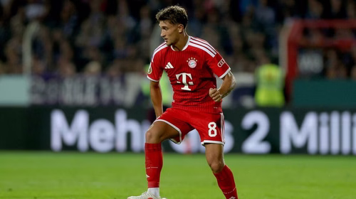 Neuer Startelf-Kampf beim FC Bayern – Bischof greift Pavlovic an