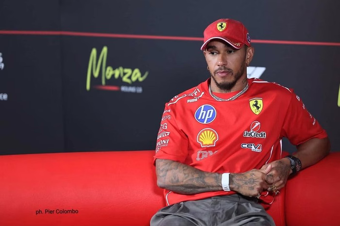 Lewis Hamilton preoccupato: “Sui rettilinei perdiamo ancora troppo rispetto ai motori Mercedes”