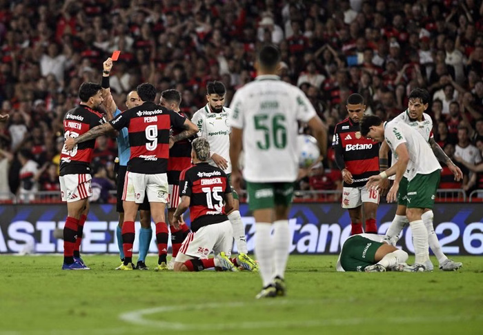 Time de Alex é um dos líderes de expulsões no Brasileirão