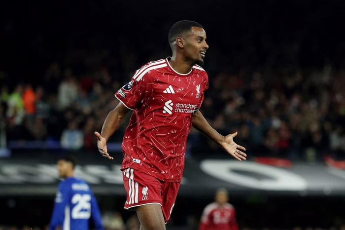 Alexander Isak kick-starts Liverpool career with first Reds brace at helpless Ipswich