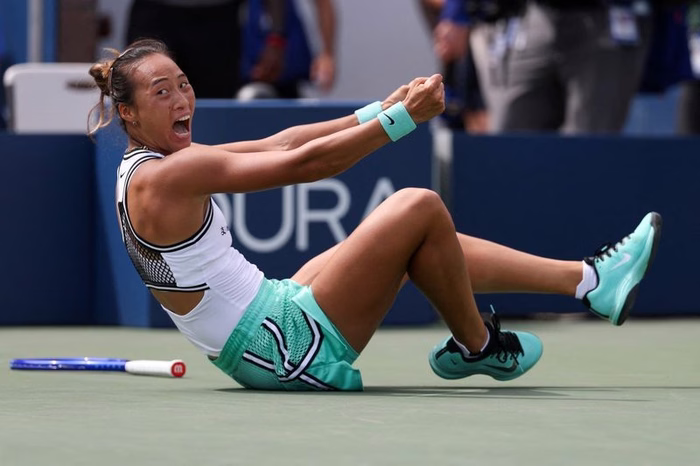 Zheng Qinwen vira jogo após estar perdendo de 5 a 0 no US Open