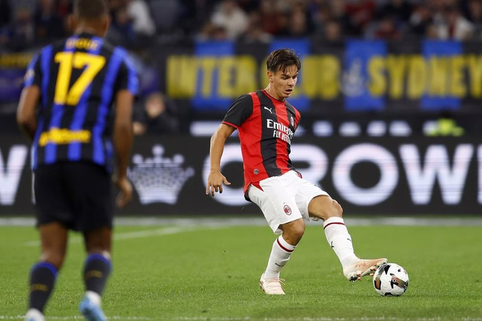 Milan, Jashari chiarisce: "Mercato? Non ho mai pensato di lasciare questo club, soprattutto per la Juventus"