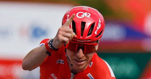 Cyclisme : fin de saison confirmée pour Tadej Pogacar, après sa chute sur la Vuelta