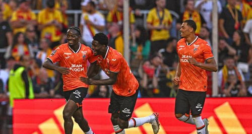 Lorient s'offre un gros coup à Lens, le Racing battu pour la deuxième fois consécutive