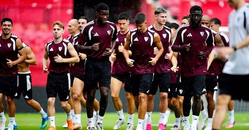 La lluvia, protagonista en la última sesión del Sevilla FC antes de viajar a Barcelona
