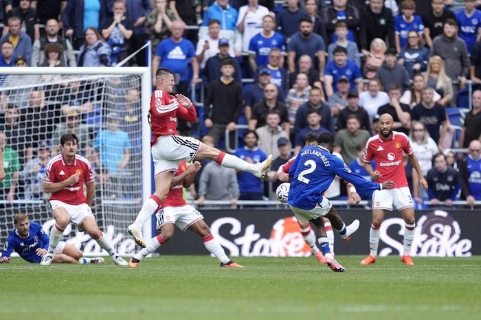 Watch: Ainsley Maitland-Niles scores outrageous goal of the season contender in the 96th minute to equalise vs Man United