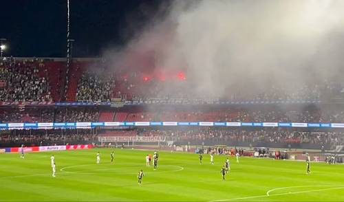 São Paulo x Atlético-MG: sinalizadores causam princípio de tumulto na torcida visitante