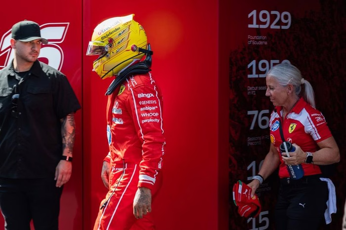 "É tarde demais": Hamilton descarta prioridade na Ferrari