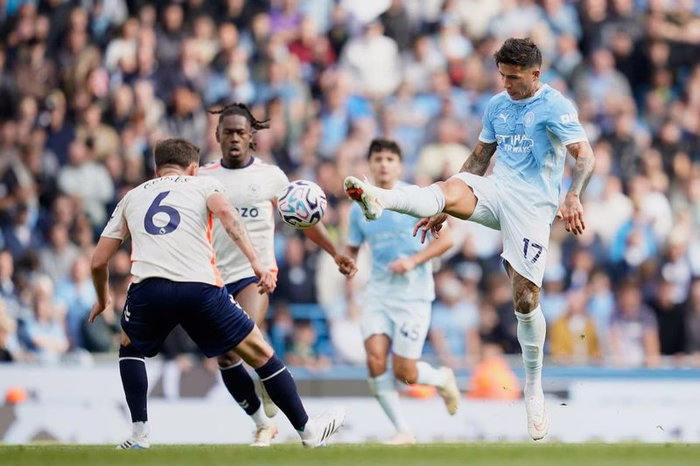 Enzo Fernández debutó en Manchester City con buen juego y un triunfo: ¿nace una sociedad con Cherki?