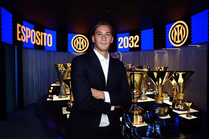 Inter, ufficiale il rinnovo di Pio Esposito fino al 2032!
