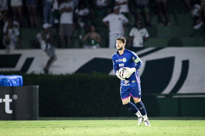 Guarani anuncia empréstimo do goleiro Caíque França para o Ceará