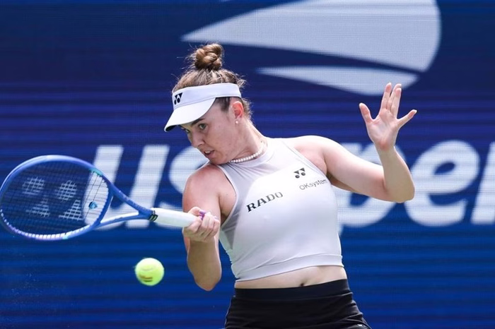 Noskova faz quartas inéditas no US Open e vai desafiar Sabalenka