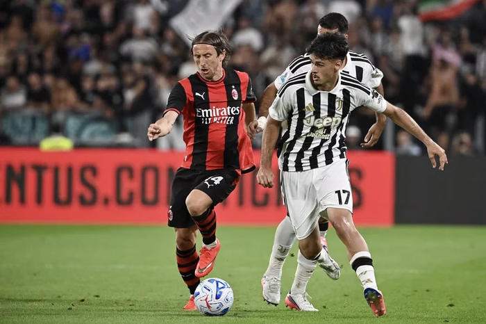 Com gols nos acréscimos, Juventus busca empate contra o Milan pelo Italiano