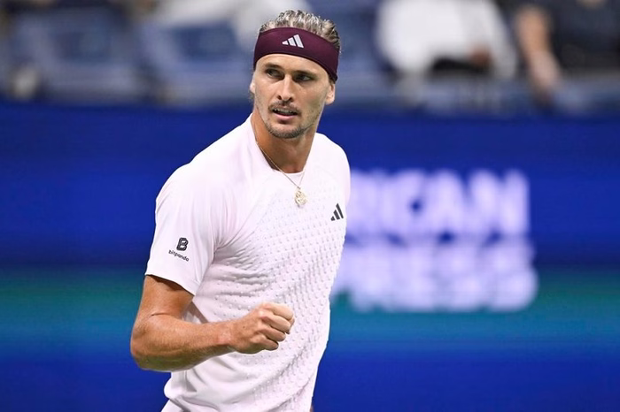 Zverev enfim vence em três sets e volta às oitavas no US Open