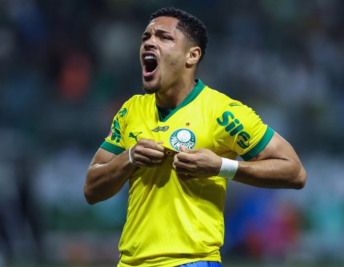 Chelsea, Man United and Tottenham eye Vitor Roque