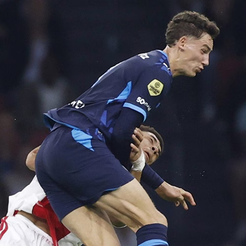 Foul bei Ajax gegen PSV: Bouwman landet im Spital – nur Gelb