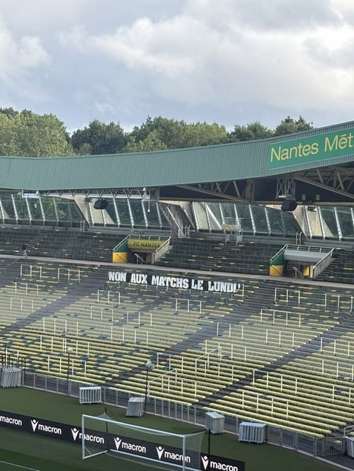 ASNL. "Non aux matchs le lundi" : malgré son absence, la Brigade Loire proteste la planification du match