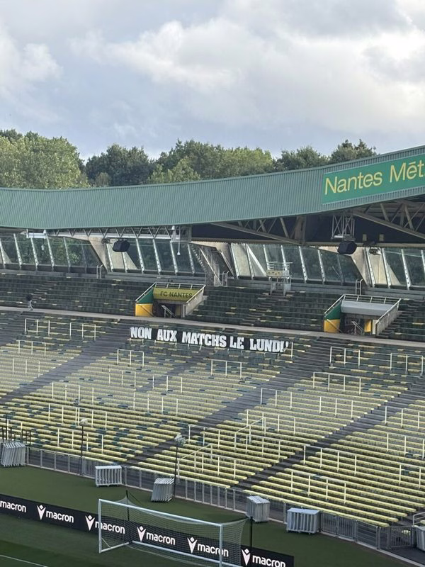ASNL. "Non aux matchs le lundi" : malgré son absence, la Brigade Loire proteste la planification du match
