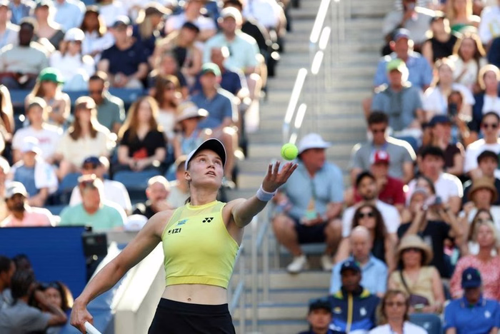 Rybakina elimina Osaka no US Open e está a uma vitória de liderar o ranking WTA