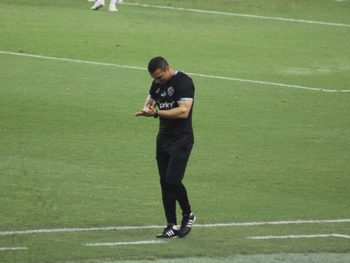 Júnior Rocha admite possibilidade do Paysandu jogar com três zagueiros
