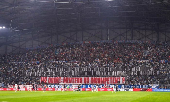 OM – La banderole cinglante envers McCourt