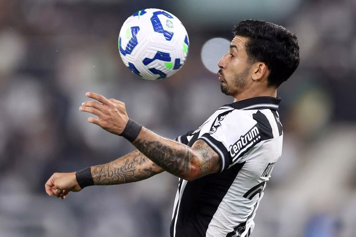 Santi Rodríguez diz que problemas extracampo atrapalharam no Botafogo