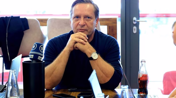 "Kritischer Zustand": Heldt kritisiert Transfer-Politik
